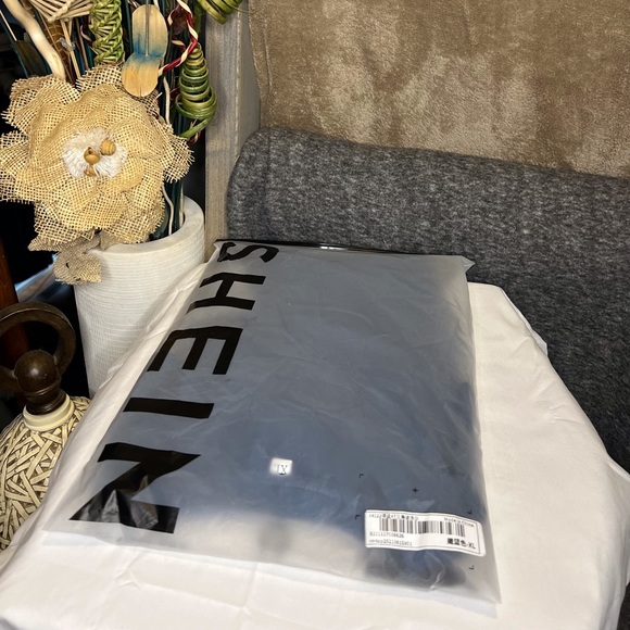 ROMWE SHEIN Mens graphic tee - Picture 3 of 5